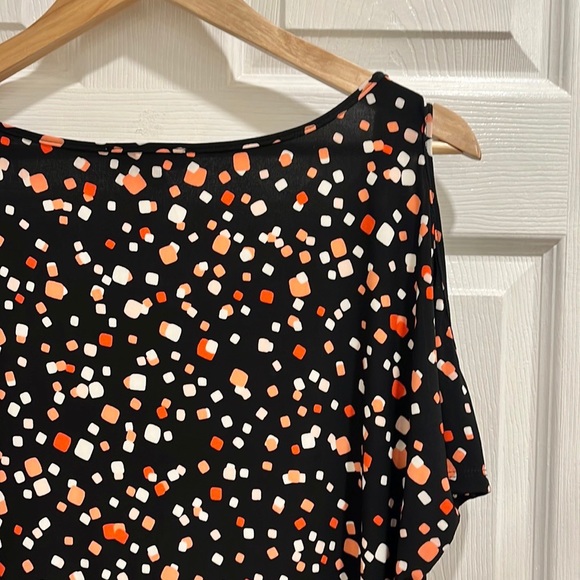 Nine West Cold Shoulder Black Pattern Short Sleeve Blouse - Picture 6 of 12